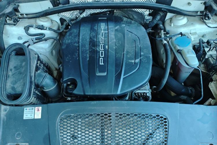 Used Porsche Macan 2017 Macan 2.0T Engine Bay