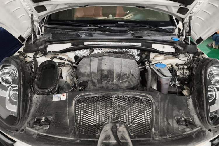 Used Porsche Macan 2017 Macan 2.0T Engine Bay