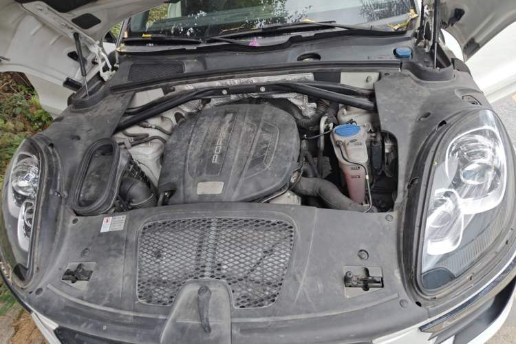 Used Porsche Macan 2017 Macan 2.0T Engine Bay
