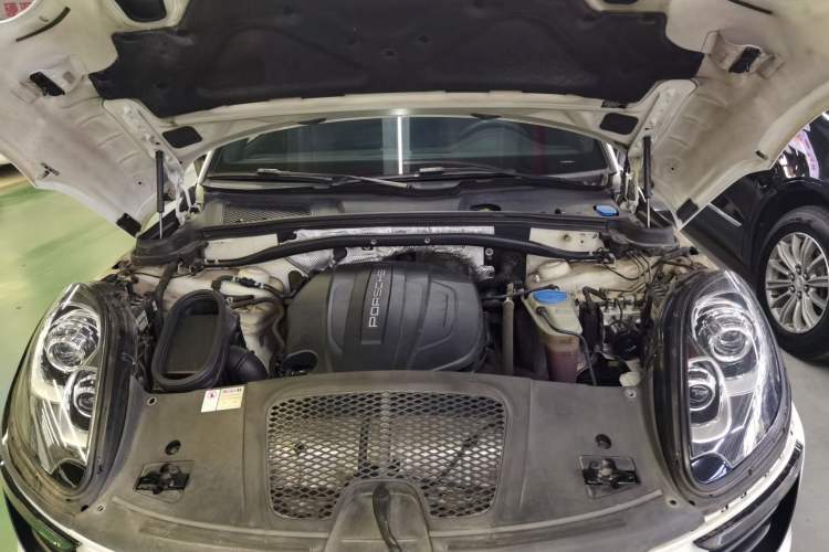 Used Porsche Macan 2017 Macan 2.0T Engine Bay