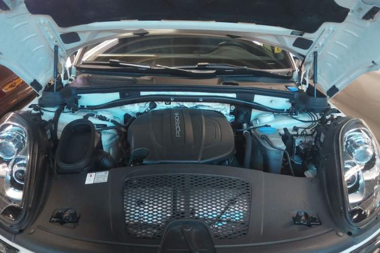Used Porsche Macan 2017 Macan 2.0T Engine Bay