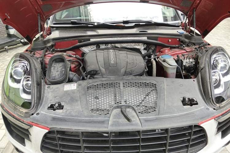 Used Porsche Macan 2017 Macan 2.0T Engine Bay