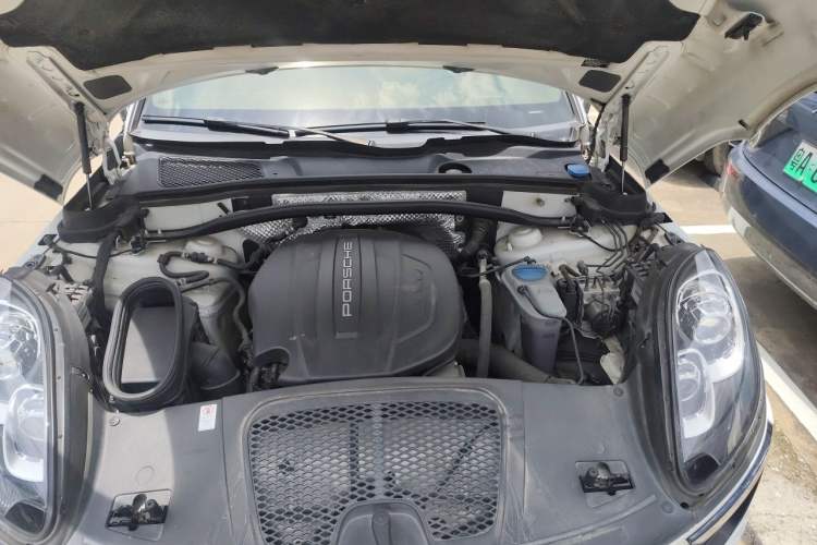 Used Porsche Macan 2017 Macan 2.0T Engine Bay