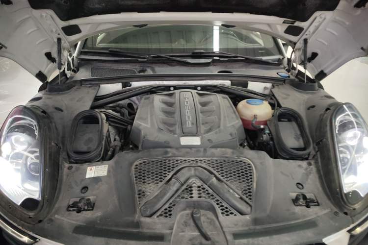 Used Porsche Macan 2017 Macan S 3.0T Engine Bay