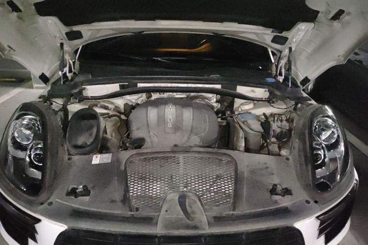 Used Porsche Macan 2017 Macan 2.0T Engine Bay