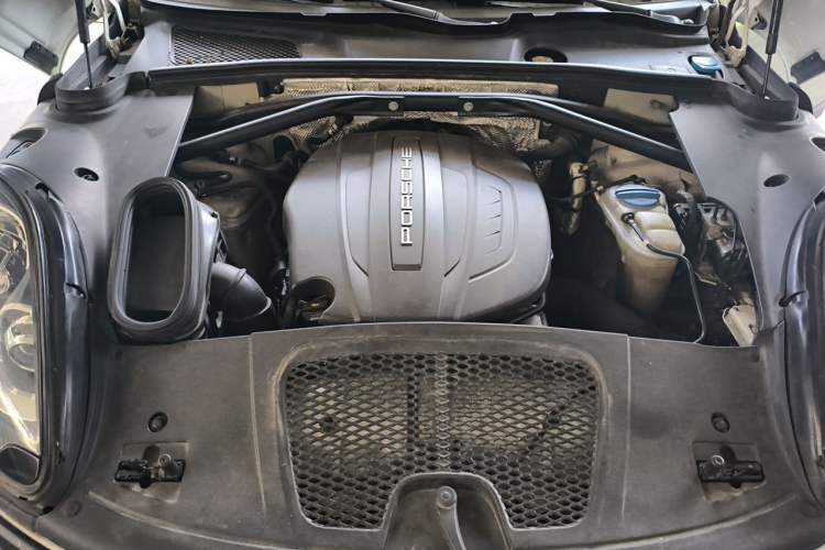 Used Porsche Macan 2017 Macan 2.0T Engine Bay