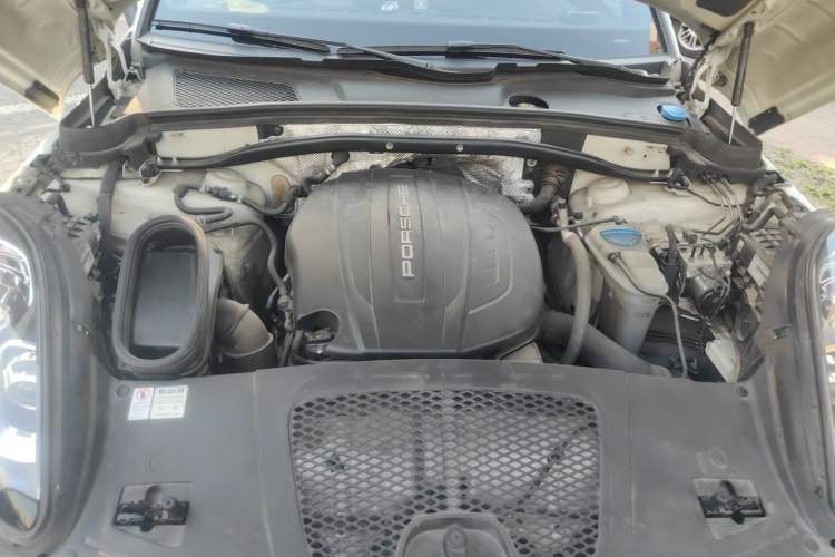Used Porsche Macan 2017 Macan 2.0T Engine Bay