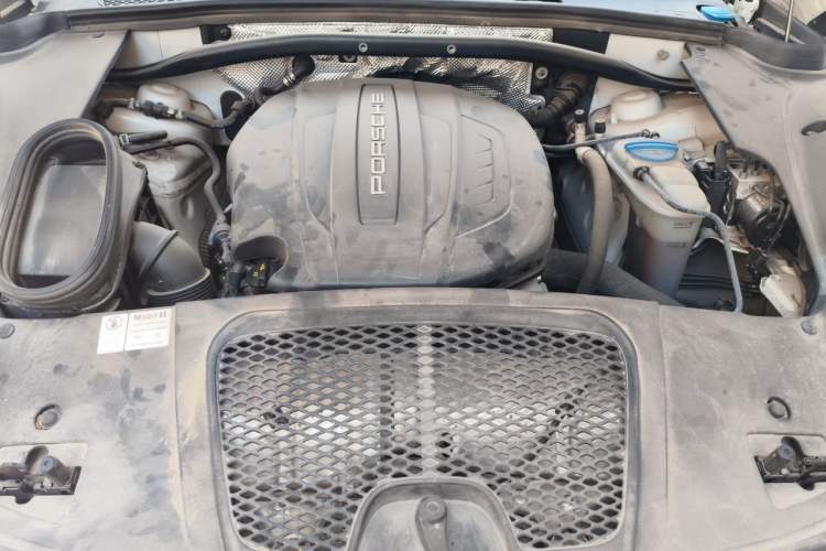 Used Porsche Macan 2017 Macan 2.0T Engine Bay