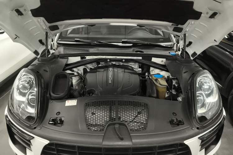 Used Porsche Macan 2017 Macan 2.0T Engine Bay