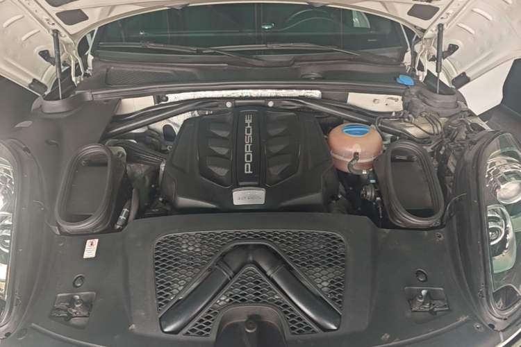 Used Porsche Macan 2017 Macan S 3.0T Engine Bay