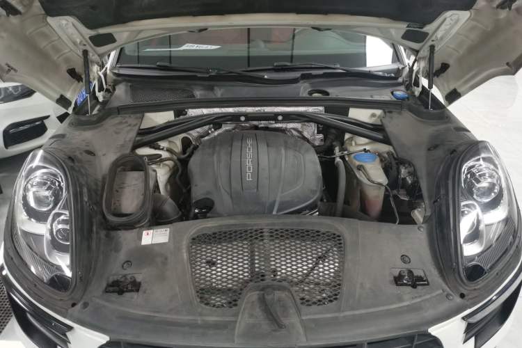 Used Porsche Macan 2017 Macan 2.0T Engine Bay