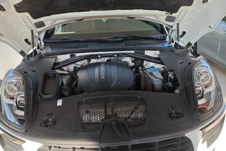Used Porsche Macan 2017 Macan 2.0T Engine Bay