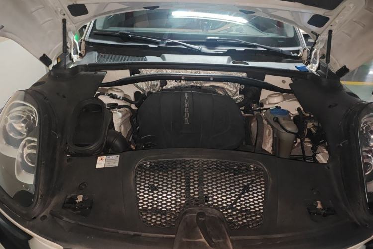 Used Porsche Macan 2017 Macan 2.0T Engine Bay
