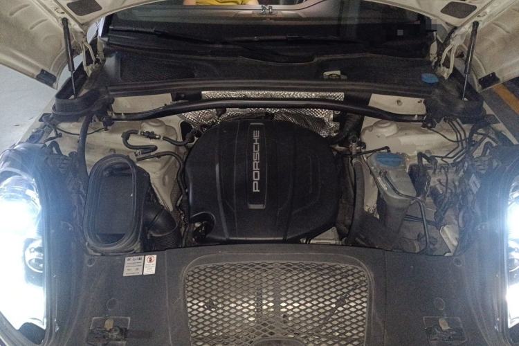 Used Porsche Macan 2017 Macan 2.0T Engine Bay