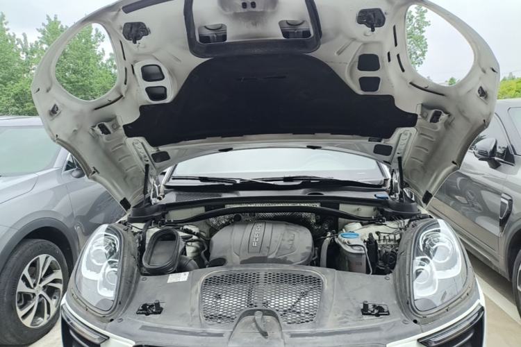 Used Porsche Macan 2017 Macan 2.0T Engine Bay