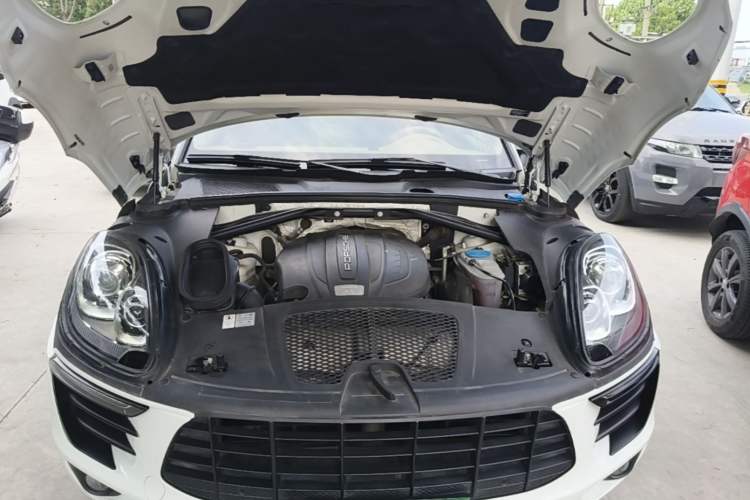 Used Porsche Macan 2017 Macan 2.0T Engine Bay