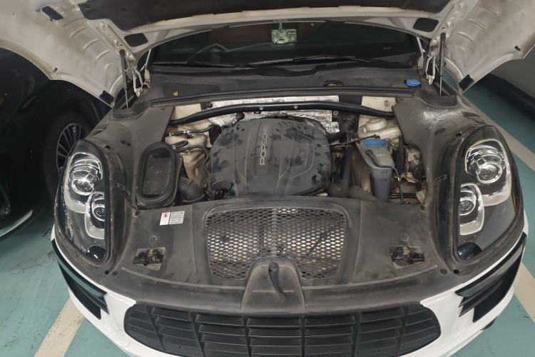Used Porsche Macan 2017 Macan 2.0T Engine Bay