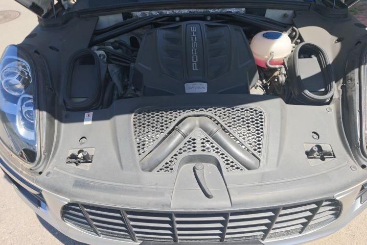Used Porsche Macan 2017 Macan S 3.0T Engine Bay