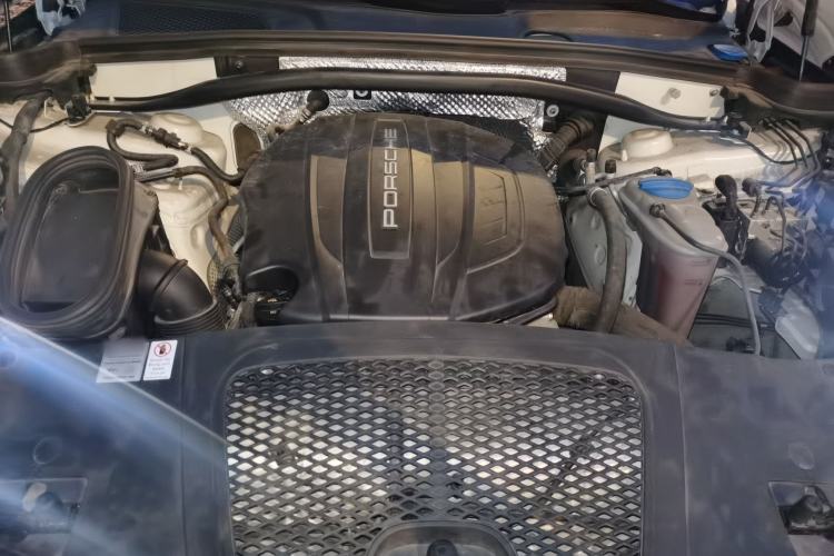 Used Porsche Macan 2017 Macan 2.0T Engine Bay