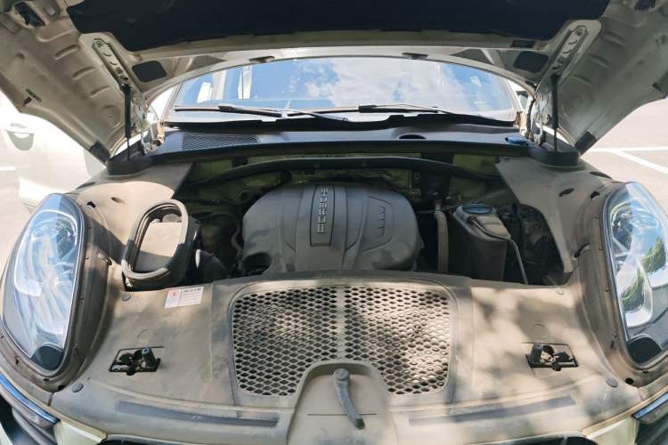 Used Porsche Macan 2017 Macan 2.0T Engine Bay