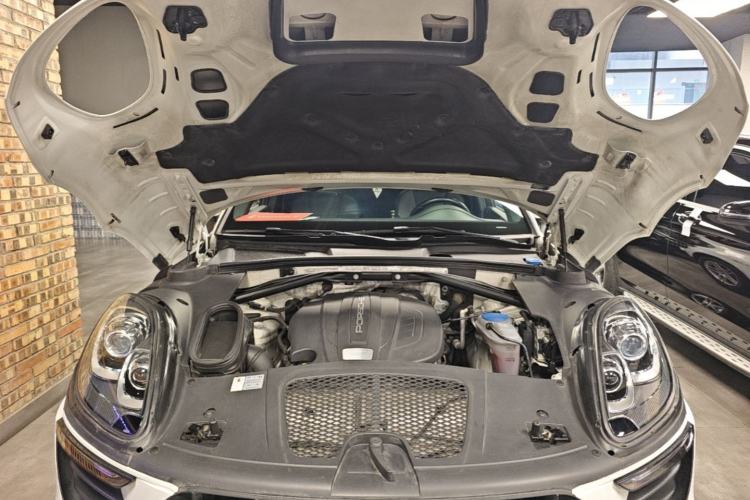 Used Porsche Macan 2017 Macan 2.0T Engine Bay