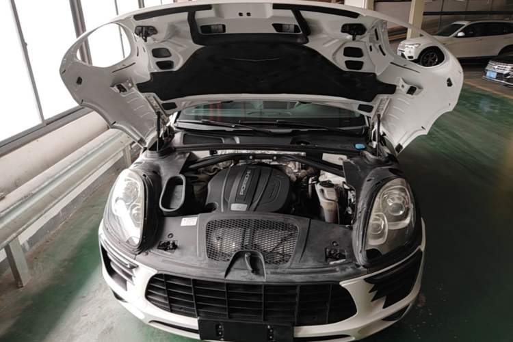 Used Porsche Macan 2017 Macan 2.0T Engine Bay