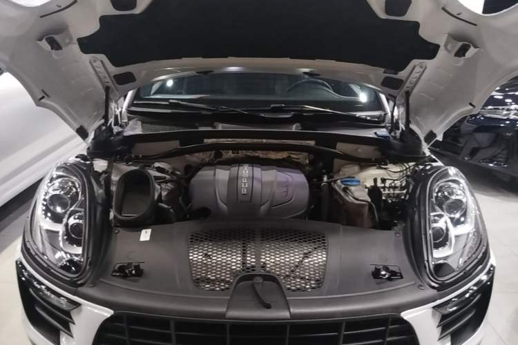 Used Porsche Macan 2017 Macan 2.0T Engine Bay