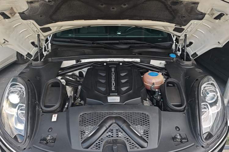 Used Porsche Macan 2017 Macan S 3.0T Engine Bay