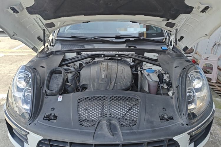 Used Porsche Macan 2017 Macan 2.0T Engine Bay