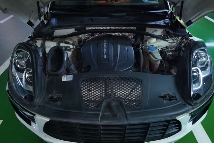 Used Porsche Macan 2017 Macan 2.0T Engine Bay