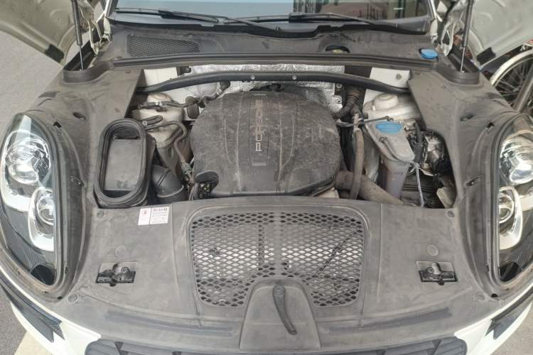 Used Porsche Macan 2017 Macan 2.0T Engine Bay