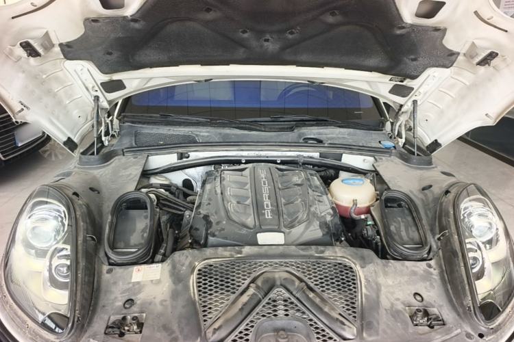 Used Porsche Macan 2017 Macan S 3.0T Engine Bay
