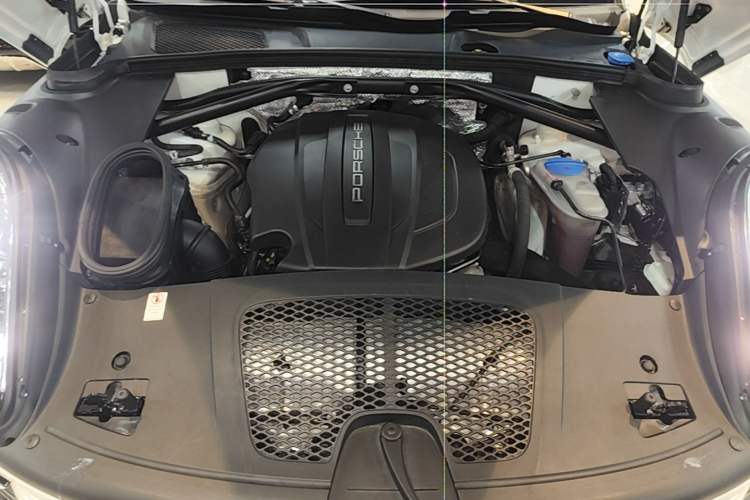 Used Porsche Macan 2017 Macan 2.0T Engine Bay