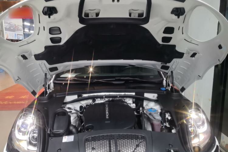 Used Porsche Macan 2017 Macan 2.0T Engine Bay