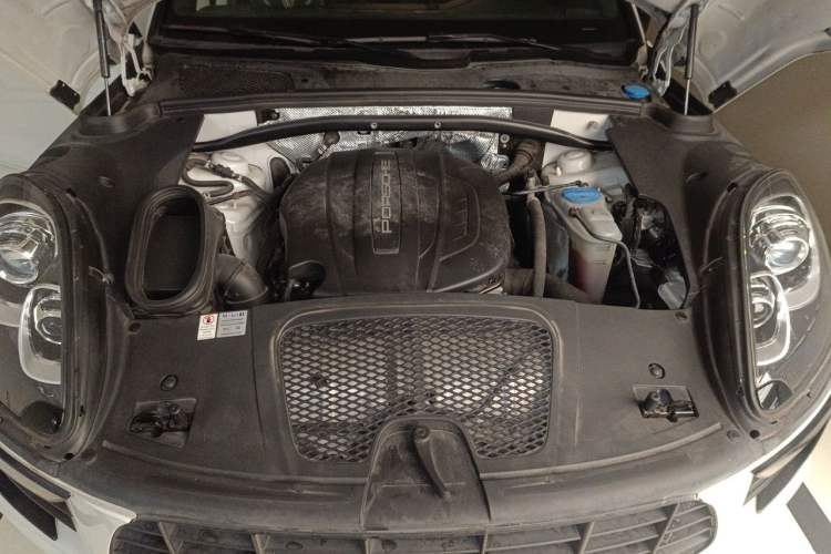 Used Porsche Macan 2017 Macan 2.0T Engine Bay