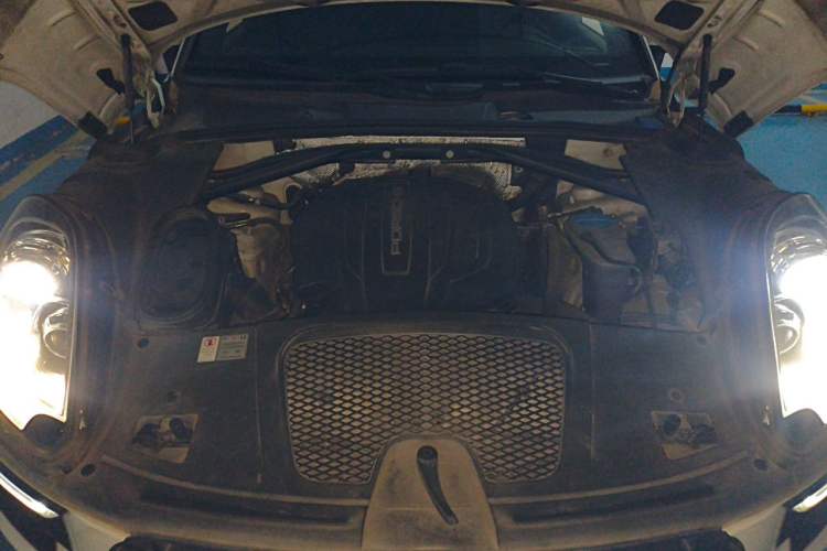 Used Porsche Macan 2017 Macan 2.0T Engine Bay