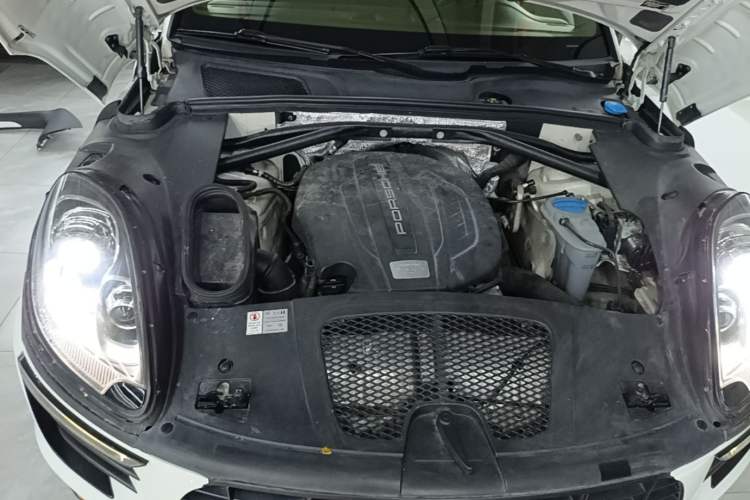 Used Porsche Macan 2017 Macan 2.0T Engine Bay