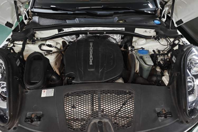 Used Porsche Macan 2017 Macan 2.0T Engine Bay