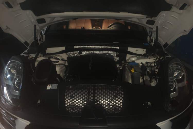Used Porsche Macan 2017 Macan 2.0T Engine Bay