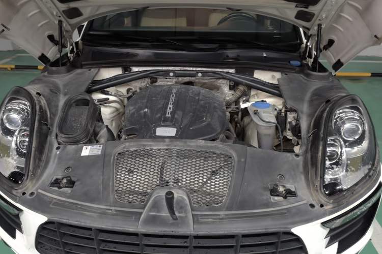 Used Porsche Macan 2017 Macan 2.0T Engine Bay