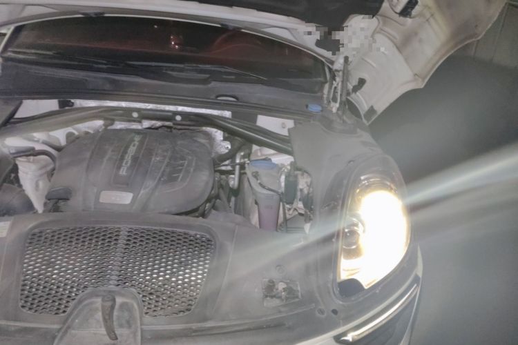 Used Porsche Macan 2017 Macan 2.0T Engine Bay Left