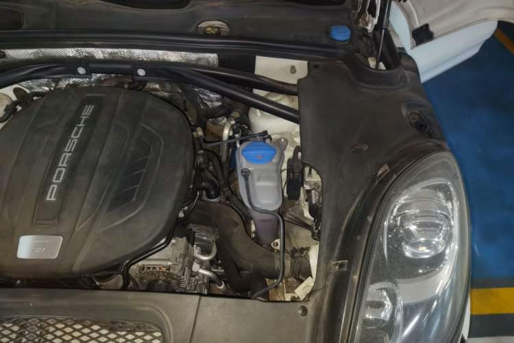 Used Porsche Macan 2017 Macan 2.0T Engine Bay Left