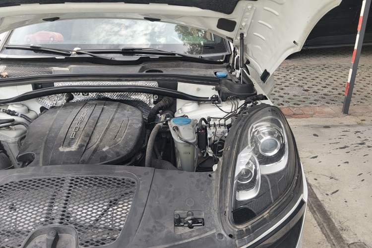 Used Porsche Macan 2017 Macan 2.0T Engine Bay Left