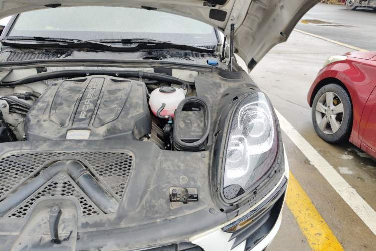 Used Porsche Macan 2017 Macan S 3.0T Engine Bay Left