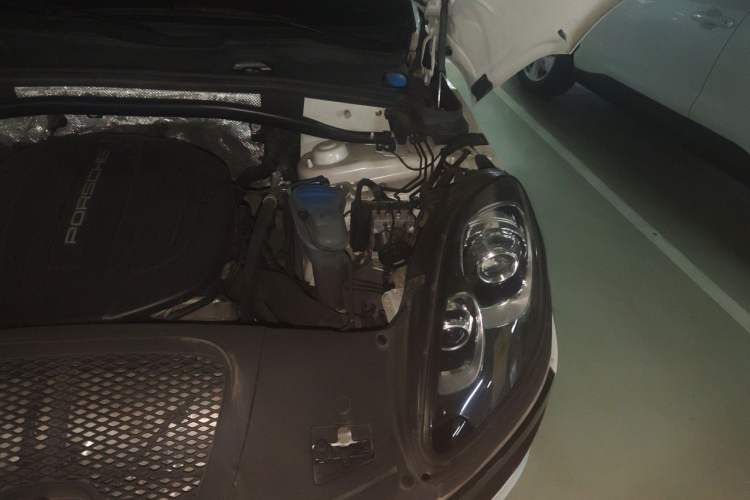 Used Porsche Macan 2017 Macan 2.0T Engine Bay Left