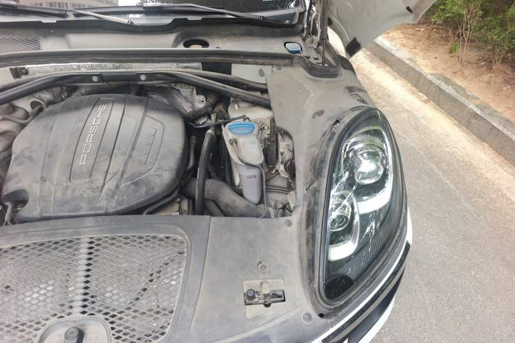 Used Porsche Macan 2017 Macan 2.0T Engine Bay Left