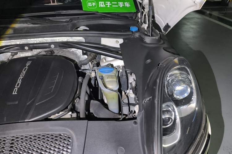 Used Porsche Macan 2017 Macan 2.0T Engine Bay Left