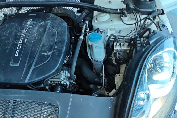Used Porsche Macan 2017 Macan 2.0T Engine Bay Left