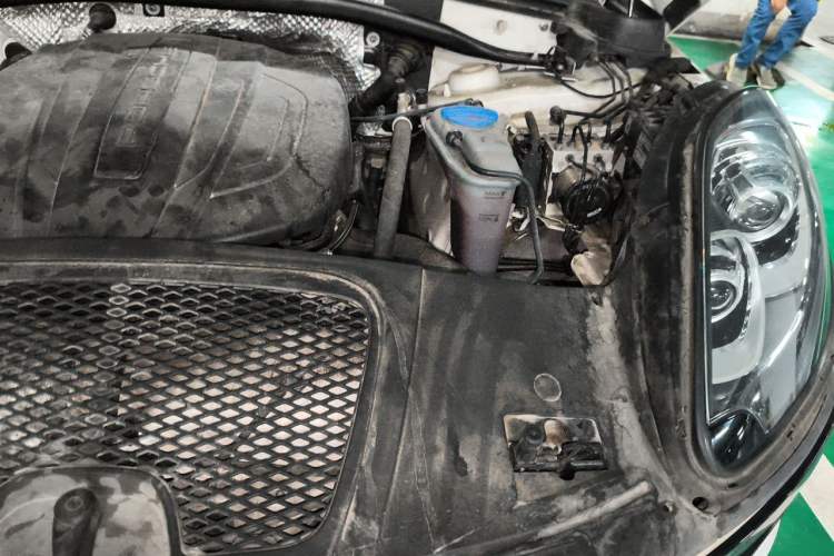 Used Porsche Macan 2017 Macan 2.0T Engine Bay Left