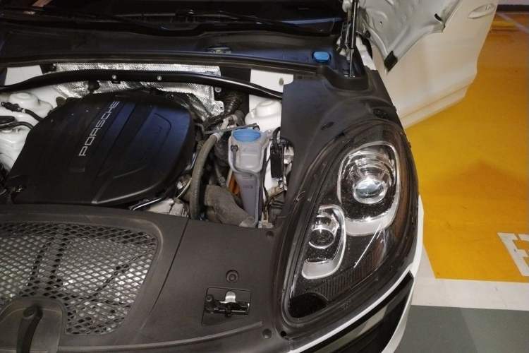Used Porsche Macan 2017 Macan 2.0T Engine Bay Left